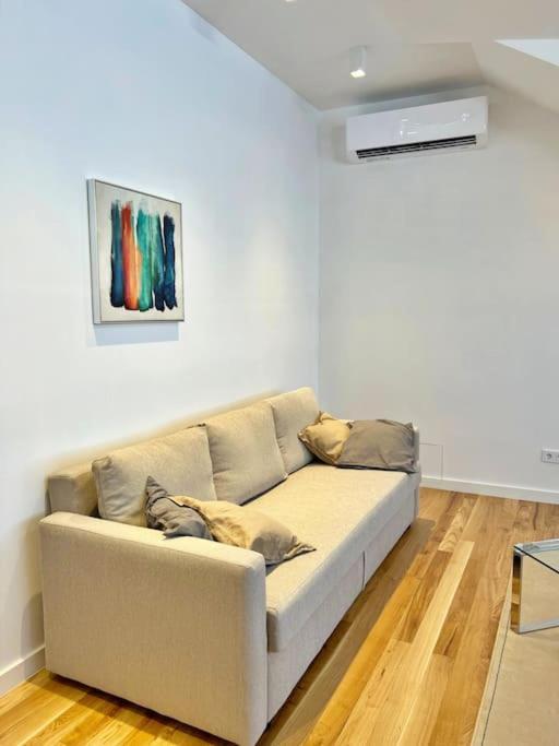 White 1 Bd Old Town Apartment By Hostlovers Kaunas Esterno foto