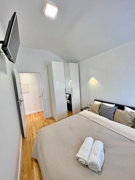 White 1 Bd Old Town Apartment By Hostlovers Kaunas Esterno foto