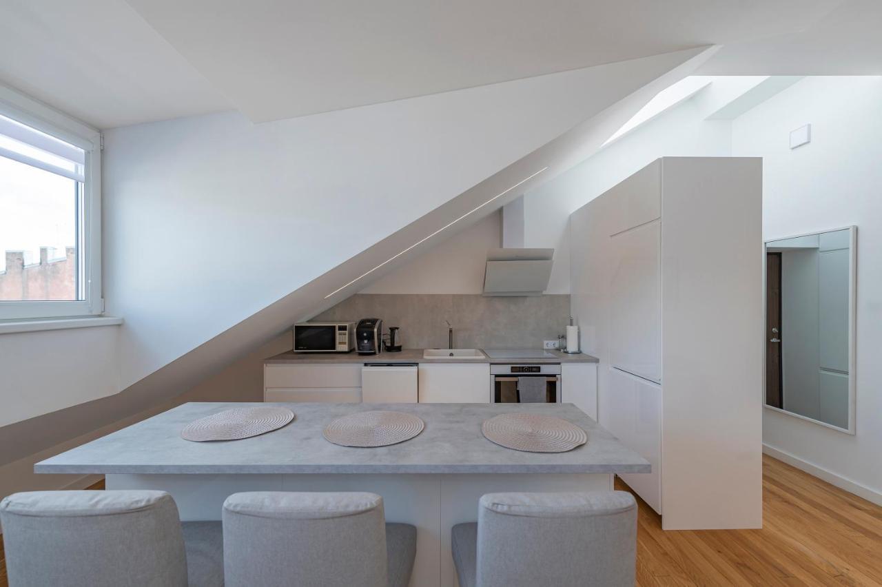 White 1 Bd Old Town Apartment By Hostlovers Kaunas Esterno foto