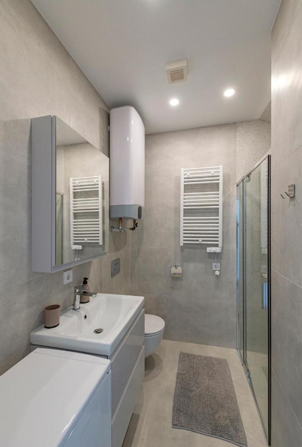 White 1 Bd Old Town Apartment By Hostlovers Kaunas Esterno foto